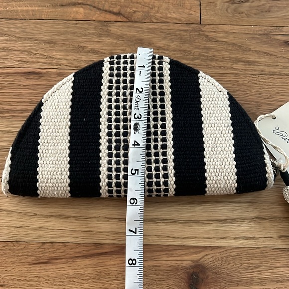 NWT Universal Threads Woven Clutch with Beaded Tassel - Picture 7 of 7